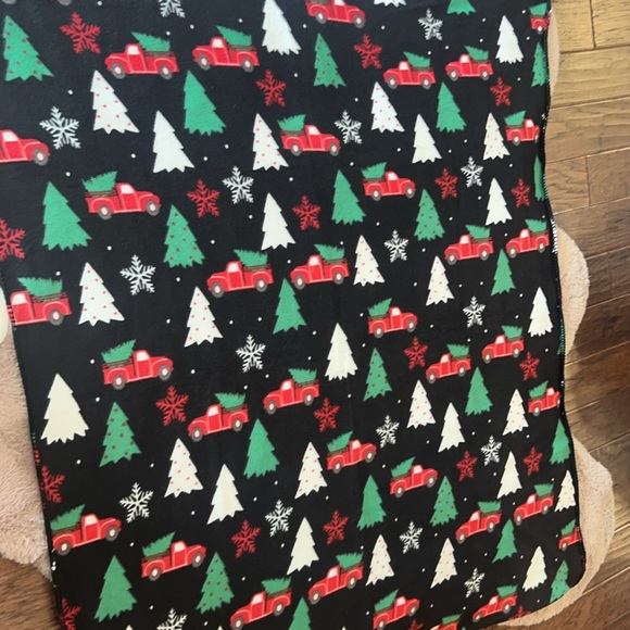 Christmas tree red white green snowflakes trucks black soft fleece blanket throw - Picture 6 of 8